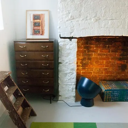 Modern 2 Bedroom In The Heart Of Daire